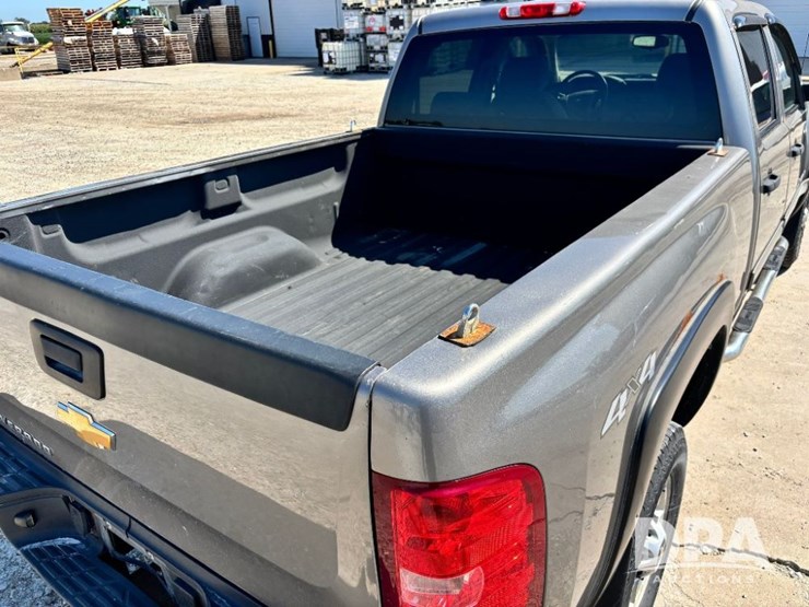2013-chevrolet-silverado-2500-lt-image-40