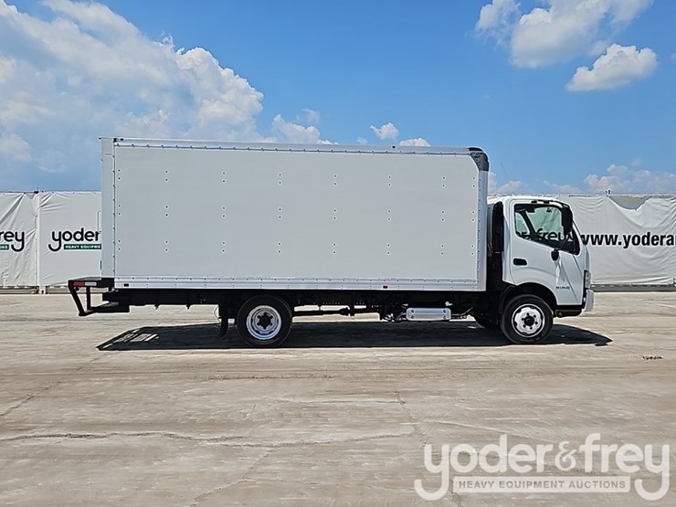 2019-hino-195-image-6