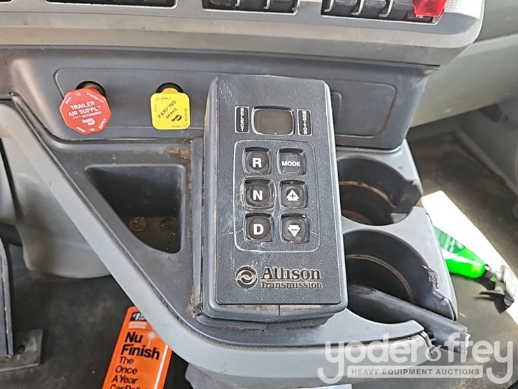 2021-kenworth-t880-image-35