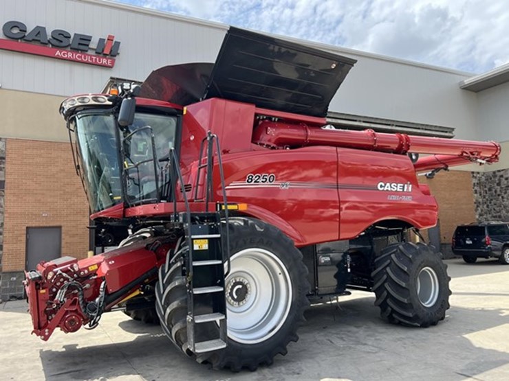 2023-case-ih-8250-image-2