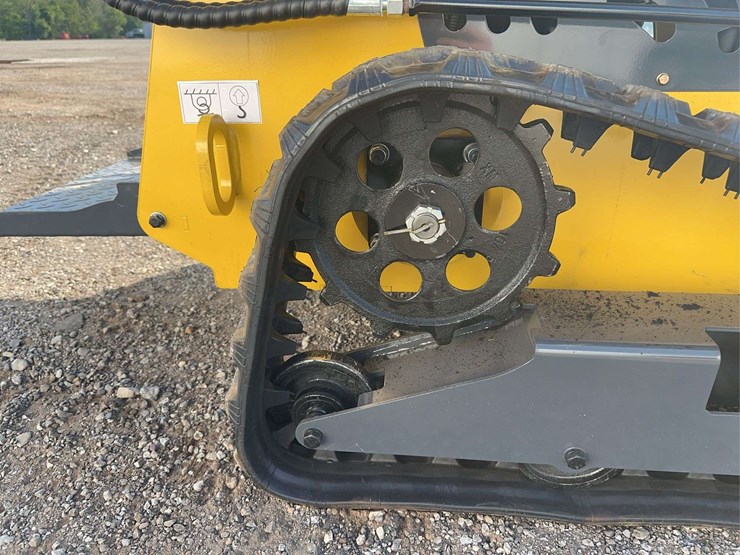 2025-land-hero-mini-stand-on-skid-loader-image-10