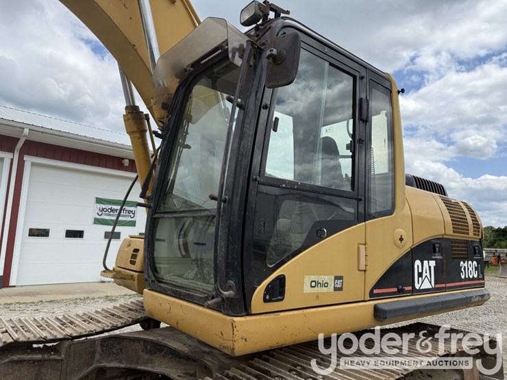 2004-caterpillar-318c-image-17
