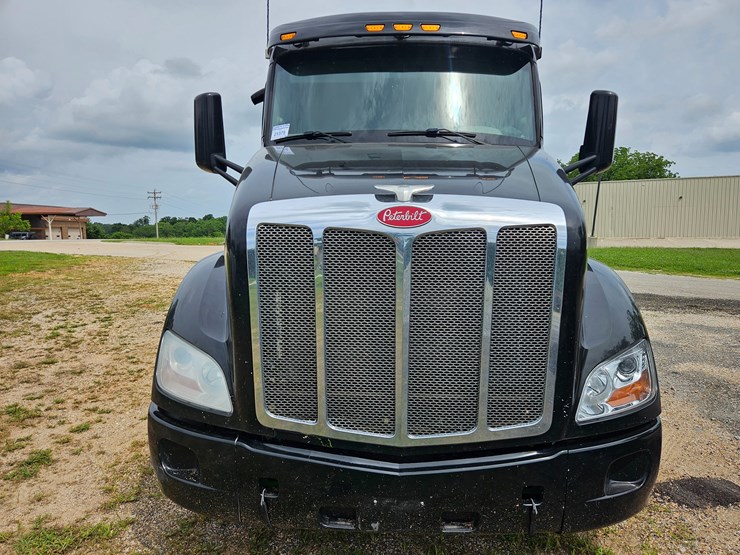 2018-peterbilt-579-image-38
