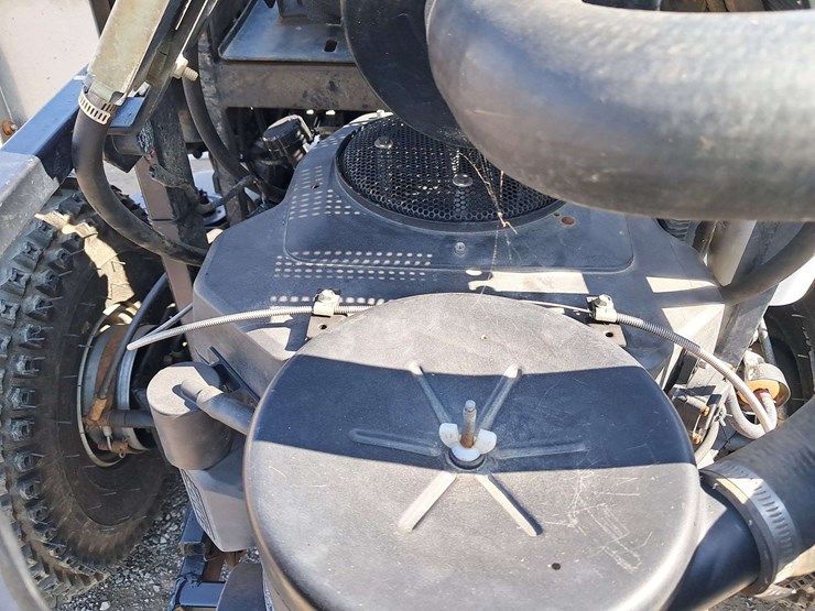 dixie-industrial-xw-chopper-zero-turn-mower-image-4