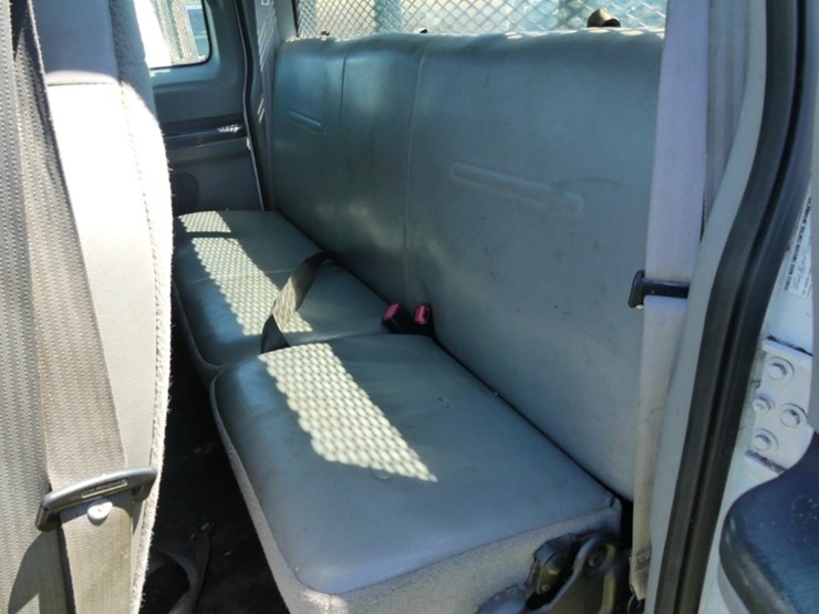 2005-ford-f550-xl-image-11
