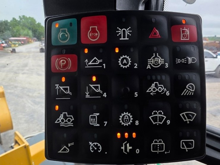 2021-deere-524l-image-93