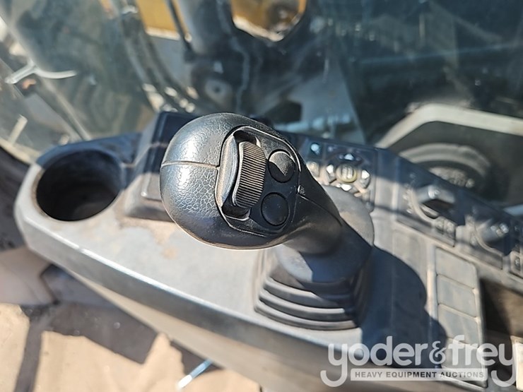 2019-volvo-ecr145el-image-39