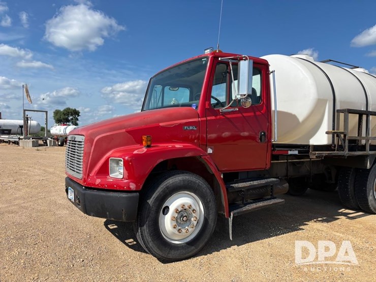 1995-freightliner-fl80-image-29