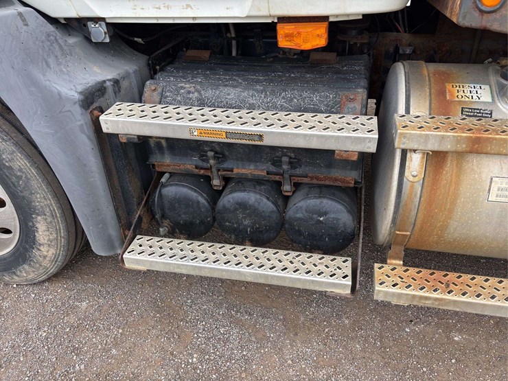 2009-mack-cxu-(pinnacle)-flatbed-truck-image-18