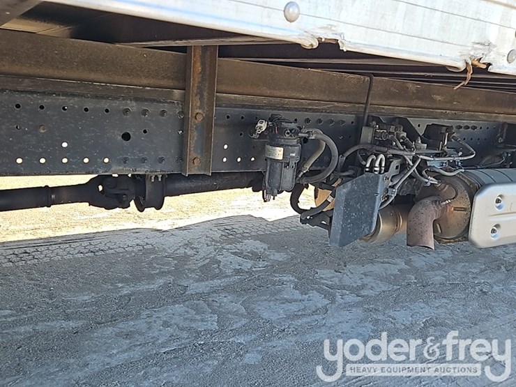 2019-hino-195-image-9