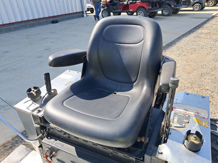 dixie-industrial-xw-chopper-zero-turn-mower-image-11