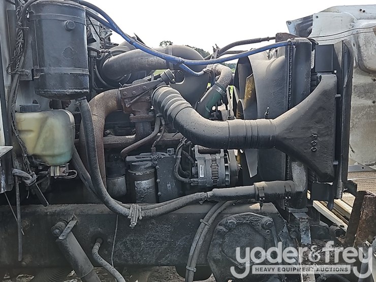 2002-peterbilt-330-image-21