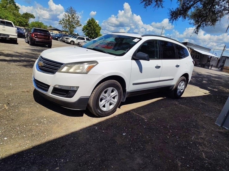 2016-chevrolet-traverse-ls-image-3