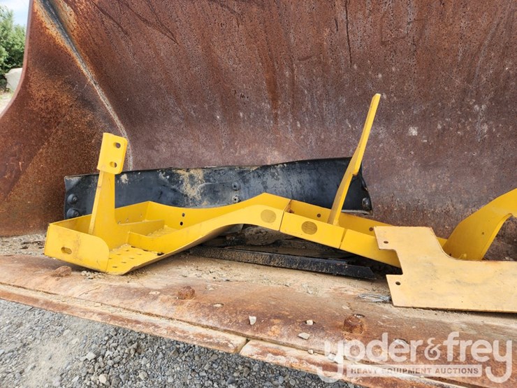 2010-deere-644k-image-18