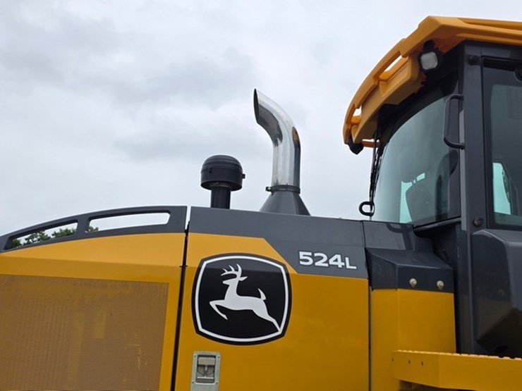 2021-deere-524l-image-30