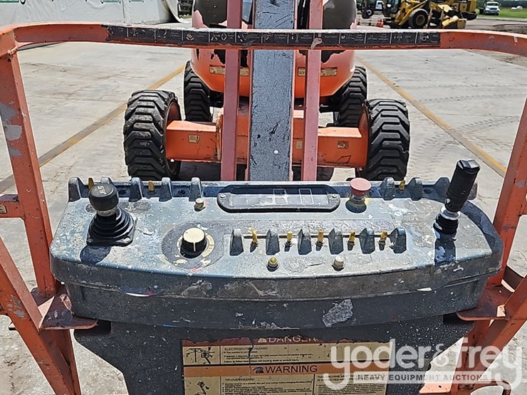 2017-jlg-600aj-image-14
