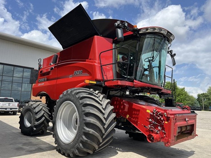 2023-case-ih-8250-image-16