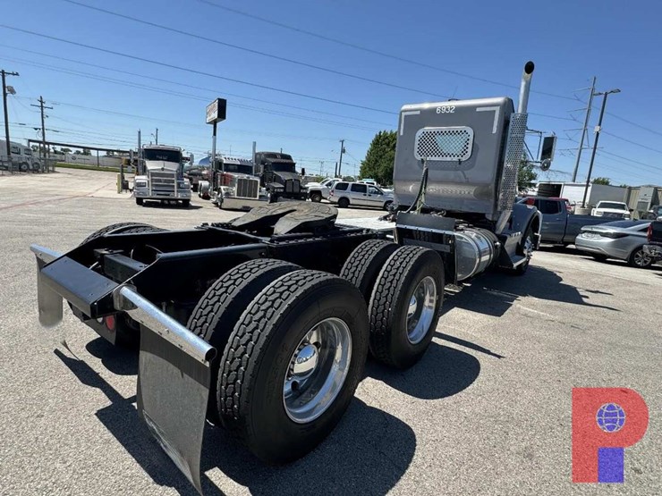 2013-kenworth-t800-image-6