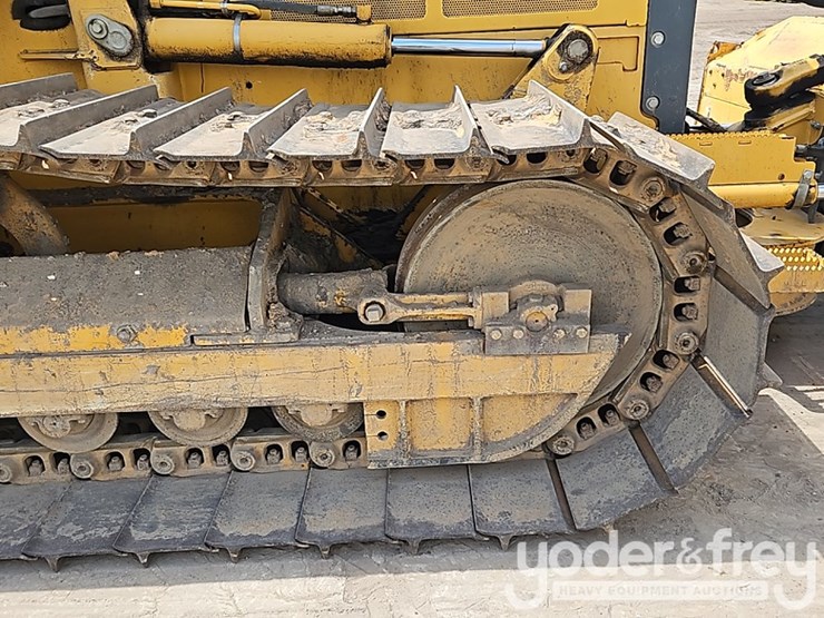 2016-deere-450j-image-11