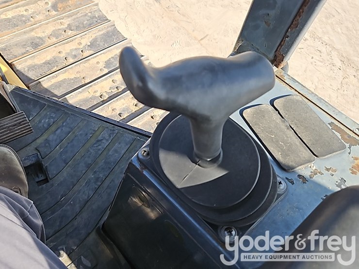 2015-deere-450j-image-30