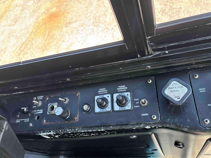 2014-gillig-low-floor-image-7