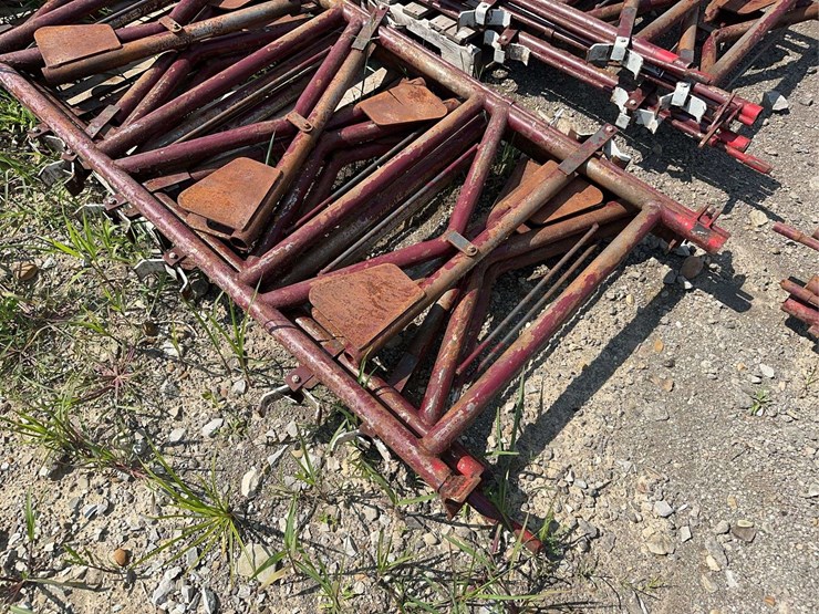 pallet-of-(3)-cattle-headlocks-image-3