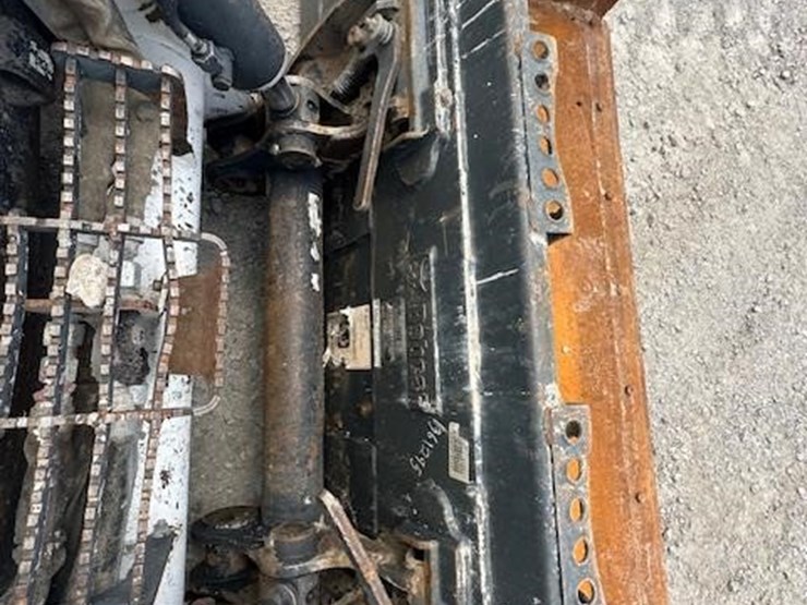 2010-bobcat-s650-image-14