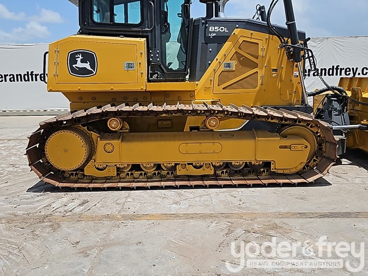2022-deere-850l-lgp-image-8