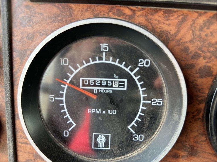 1999-kenworth-t300-image-43