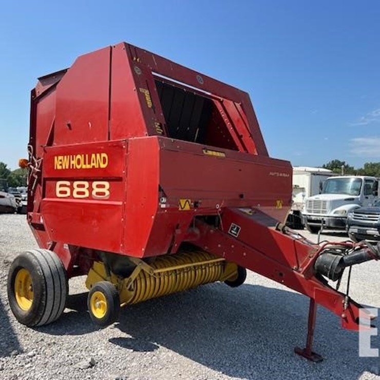 NEW HOLLAND 688