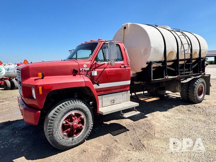 1992-ford-f700-image-16