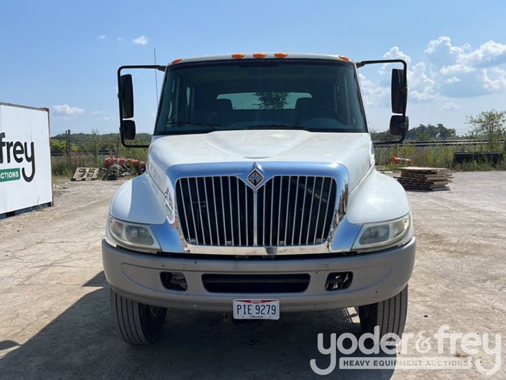 2003-international-durastar-4300-image-11