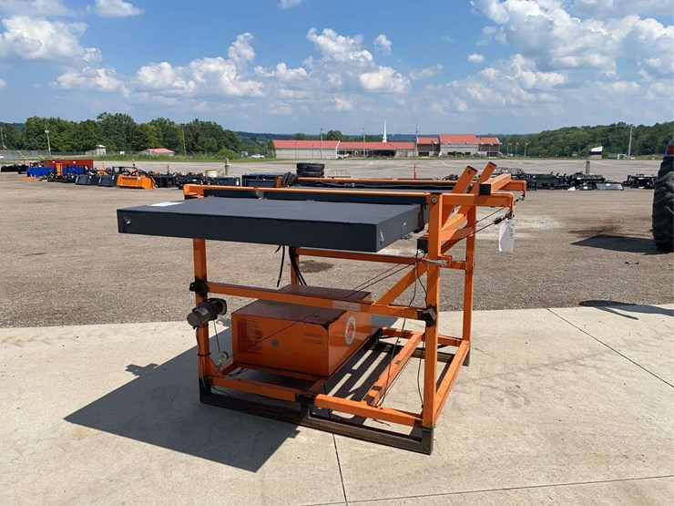 smc4000-truck-mounted-message-board-image-6