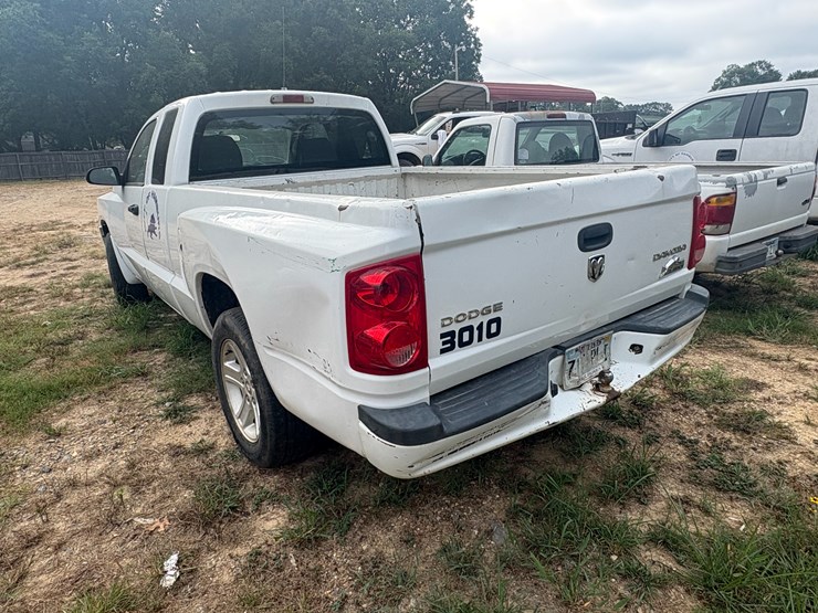 2011-dodge-dakota-image-4