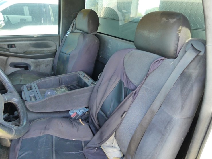 2002-chevrolet-3500-image-9