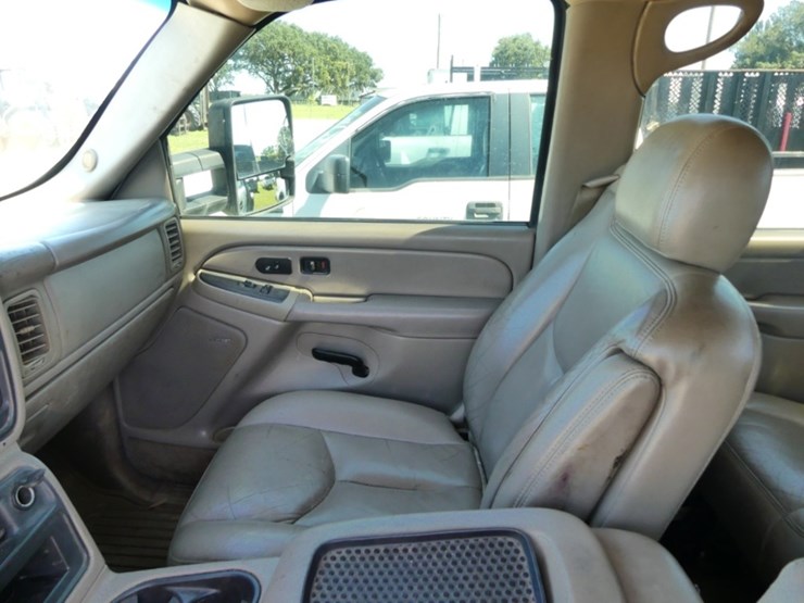 2005-chevrolet-3500-image-14