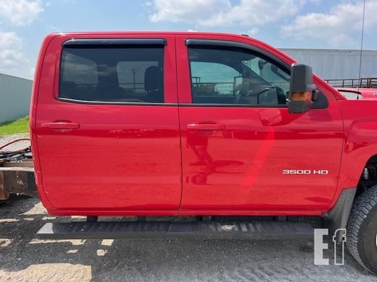 2018-chevrolet-silverado-3500hd-image-14