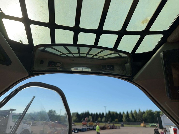 2018-caterpillar-262d-image-37