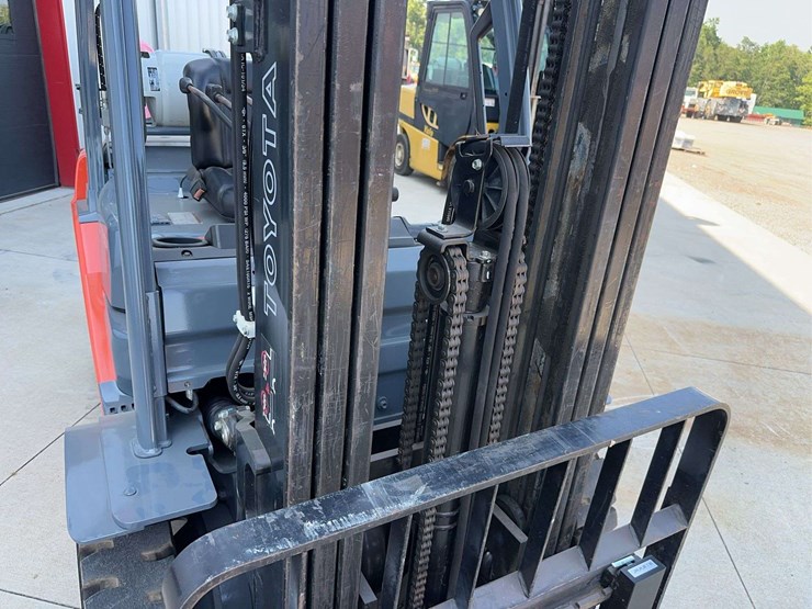 2014-toyota-sfgu25-forklift-image-13