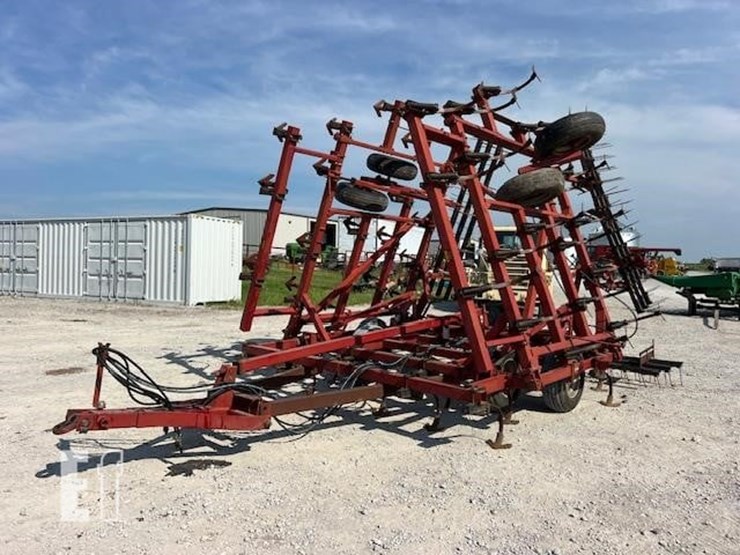 case-ih-4300-image-1