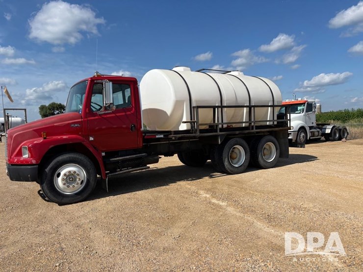 1995-freightliner-fl80-image-3