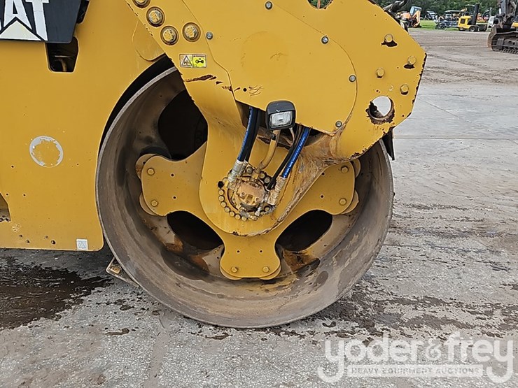 2011-caterpillar-cb54-image-10
