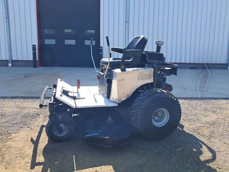 dixie-industrial-xw-chopper-zero-turn-mower-image-1