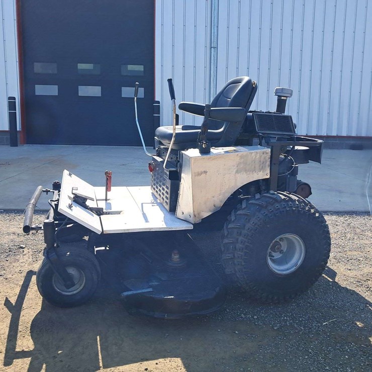 Dixie Industrial XW Chopper Zero-Turn Mower