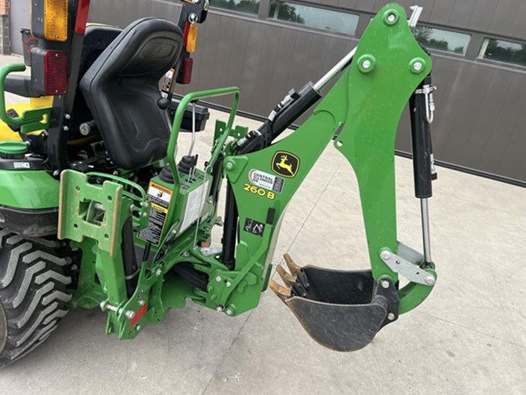 2024-john-deere-1025r-image-7