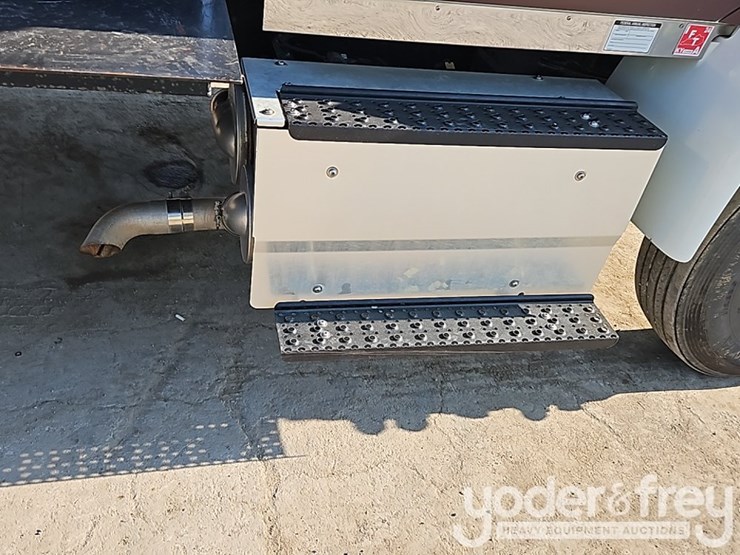2016-international-durastar-4300-image-24