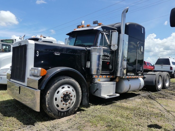 2002-peterbilt-379-image-1