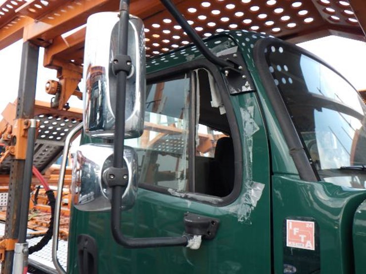 2020-freightliner-114sd-image-4