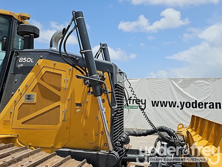 2022-deere-850l-lgp-image-14
