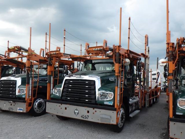 2020-freightliner-114sd-image-1